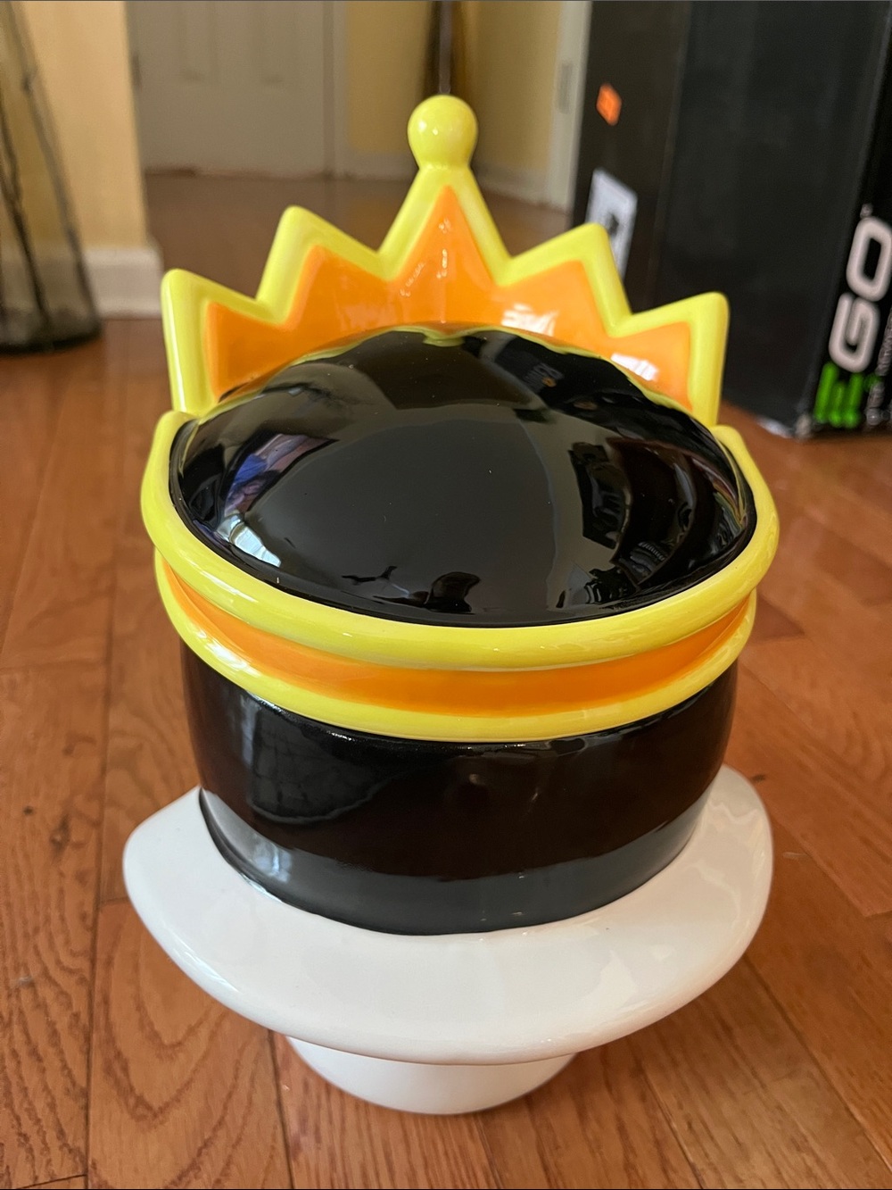 Disney Queen Ceramic Cookie Jar - Picture 4 of 5